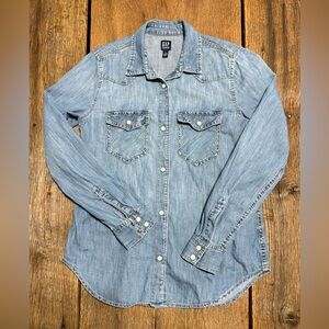 GAP men's Light Blue Denim Shirt